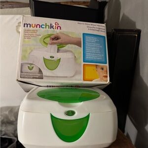 Munchkin Wipe Warmer with Bright Green Accent